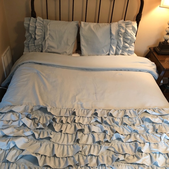 Light Blue Ruffle Comforter & Shams (Full/ Queen) - Picture 2 of 3